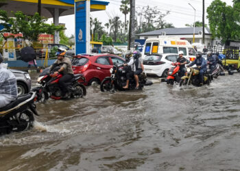 मॉनसून का महाअटैक: देश के 18 राज्यों में मौसम विभाग की बड़ी चेतावनी, जानिए आपके शहर में कब बरसेगा पानी
