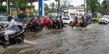 मॉनसून का महाअटैक: देश के 18 राज्यों में मौसम विभाग की बड़ी चेतावनी, जानिए आपके शहर में कब बरसेगा पानी