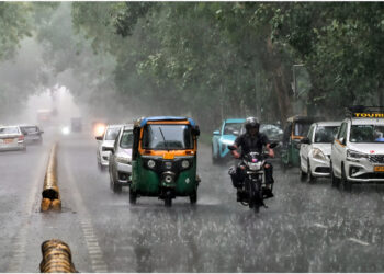 Monsoon in India 2026: पूरे देश में पहुंचा मानसून! दिल्ली में आज होगी झमाझम बारिश, यूपी-उत्तराखंड के लिए ‘रेड अलर्ट’ जारी, घर से निकलने से पहले पढ़ लें मौसम का हाल
