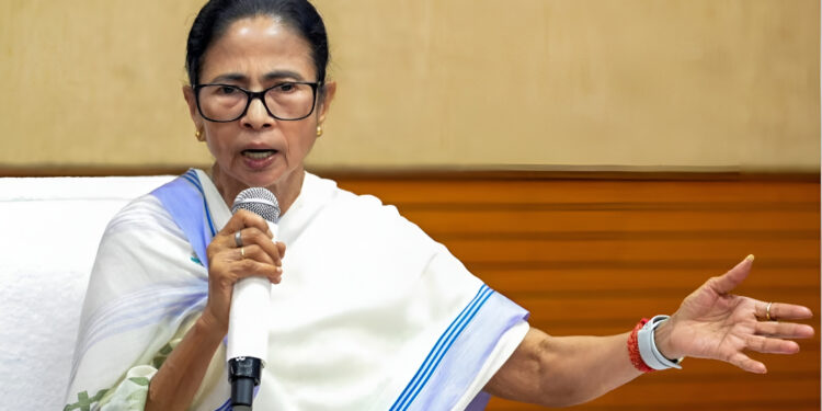 बंगाल में सियासी भूचाल! ममता बनर्जी पर हमले के बाद सुलग उठे सवाल- क्या सच में टूट जाएगा टीएमसी का मनोबल?