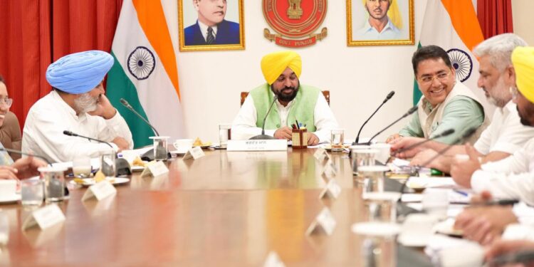 मुख्यमंत्री भगवंत सिंह मान के नेतृत्व वाली कैबिनेट द्वारा पंजाब भर की अनधिकृत कॉलोनियों को नियमित करने से संबंधित संशोधन को मंजूरी
