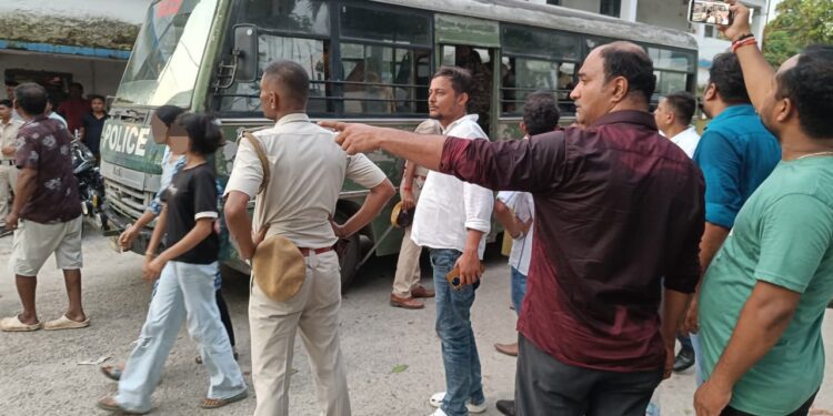 पश्चिम बंगाल में चल रहा था खौफनाक देह व्यापार, 17 नाबालिग बच्चियों को कराया गया मुक्त, बिहार की 13 लड़कियां शामिल