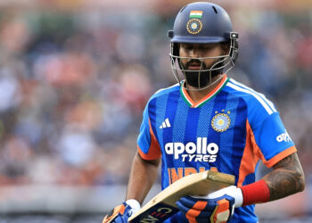 Shreyas Iyer T20 Record: अकेले लड़ते रहे कप्तान श्रेयस! अंग्रेजों के खिलाफ जड़ दिए 80 रन, रोहित-सूर्या के इस खास क्लब में हुए शामिल